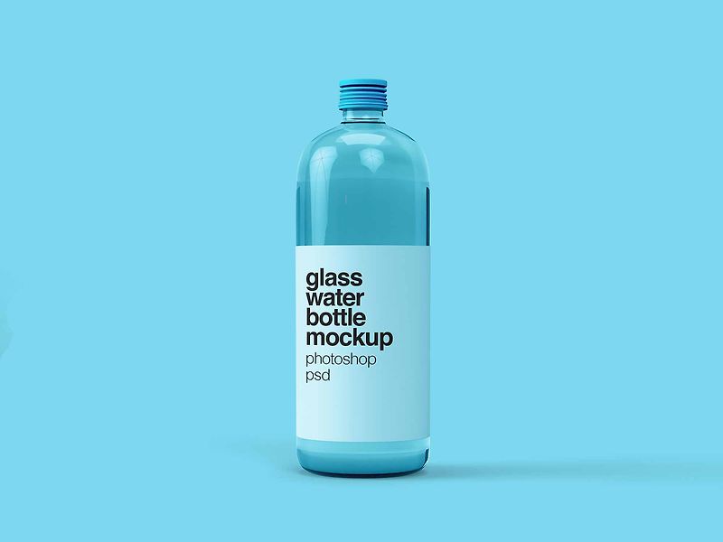 Free glass water bottle mockup in psd